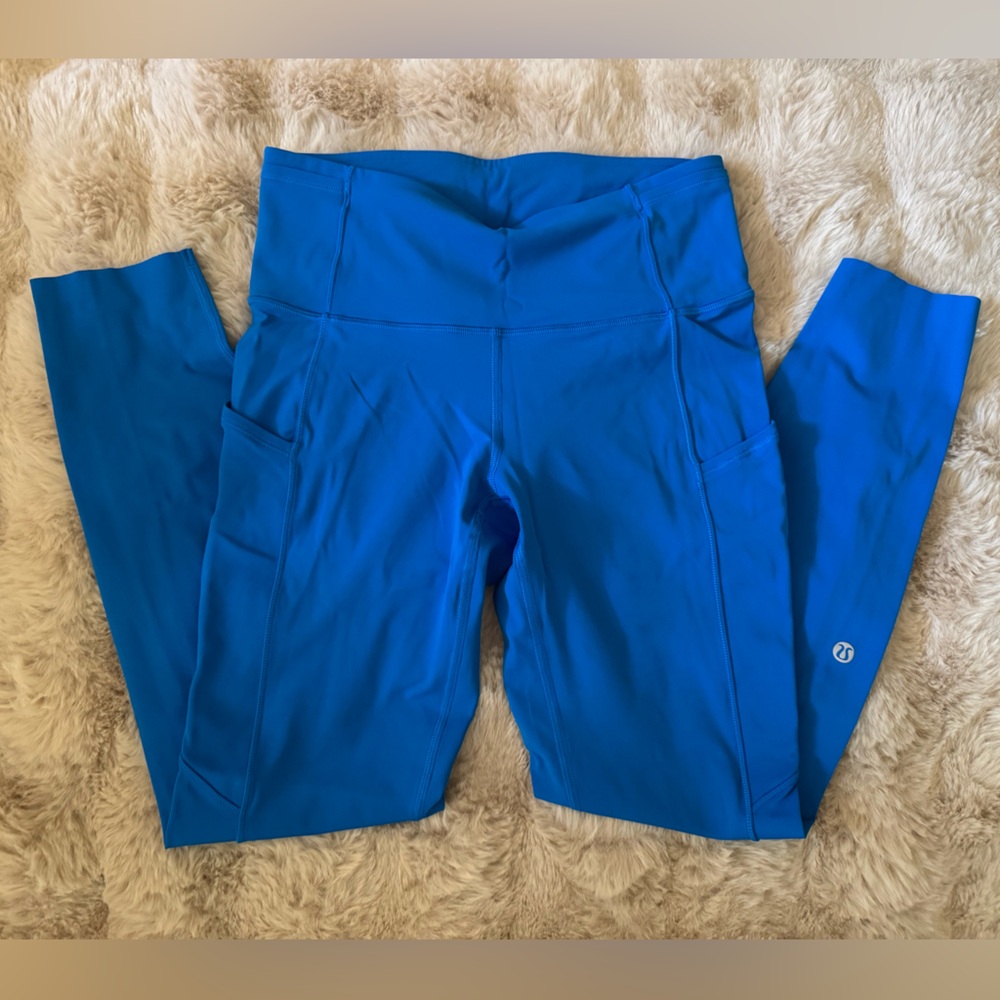 Fast and free 25” lululemon legging -unknown color- size 6
